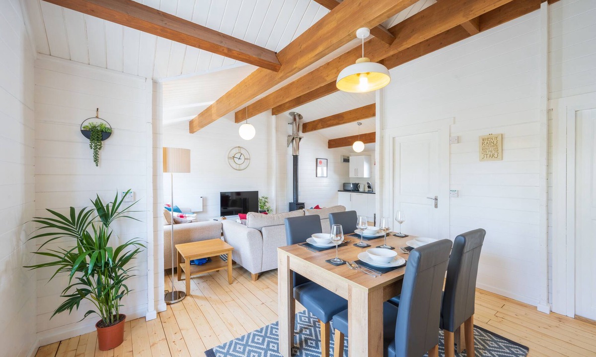 Bude Cabin | Cosy Two-Bed Cabin, 5 Minutes from the Coast