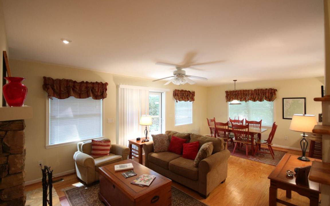 Brevard Cottage | Cottage ∙ 3 bedrooms ∙ 6 guests