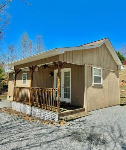 Marion House | Cottage on Lake James Resort Amenities Included