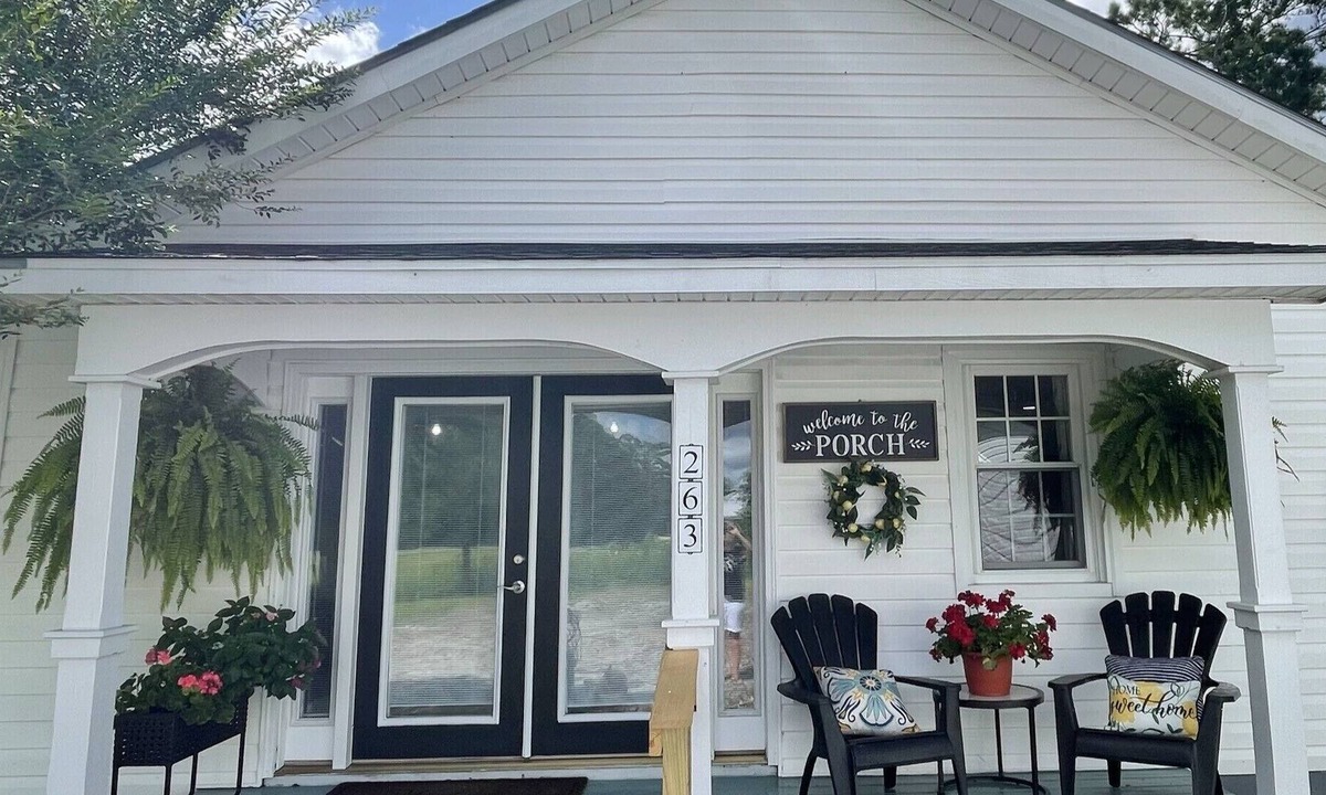 Core Creek Cottage | Couples retreat! Enjoy this newly remodeled hidden gem.