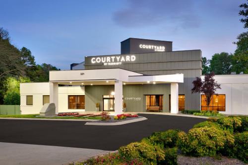 Courtyard | Charlotte