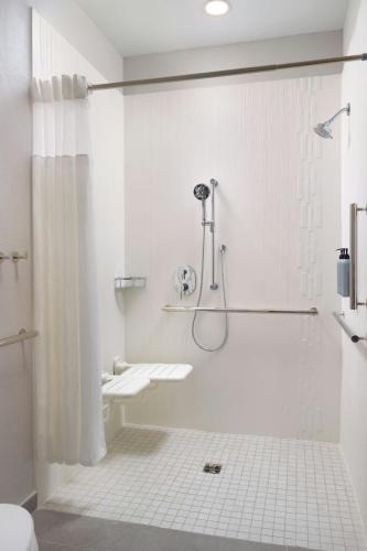 Crestline Heights Hotel | Courtyard by Marriott Birmingham Grandview