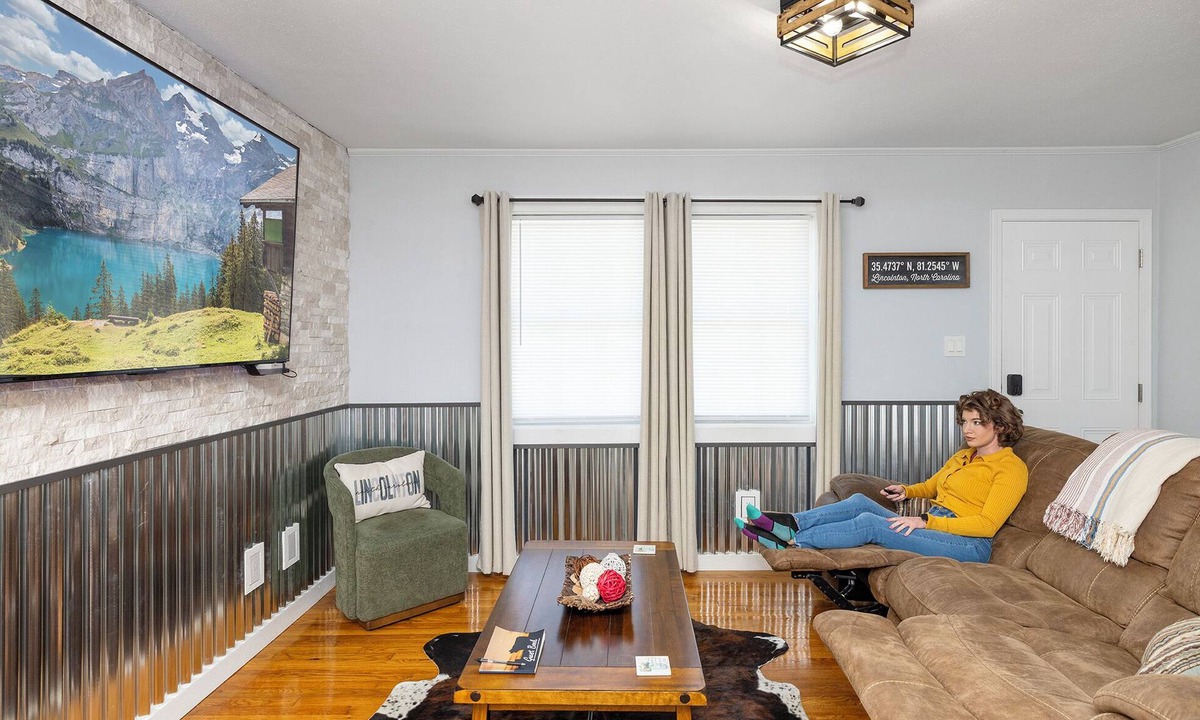 Lincolnton House | Cow Patch- Country Flair, Nintendo, Large Parking
