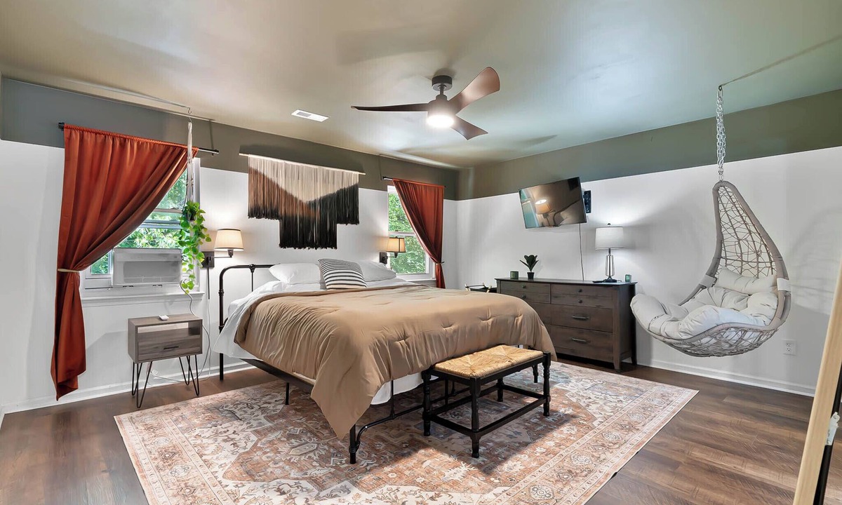 Raleigh House | Coziest 2-bedroom townhome in Prime Raleigh, lake access location