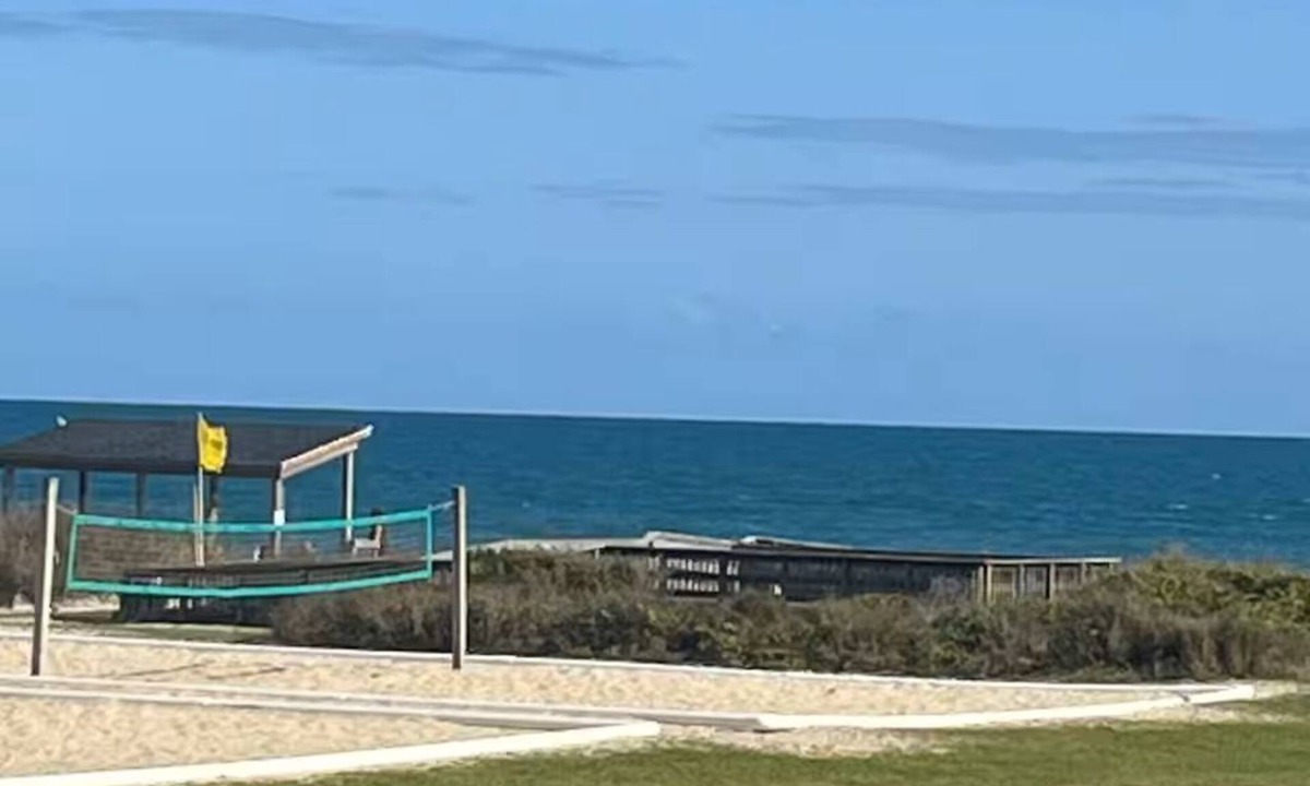 Emerald Isle Condo | Cozy 1-bedroom 1 bath ocean view condo in welcoming Emerald Isle.