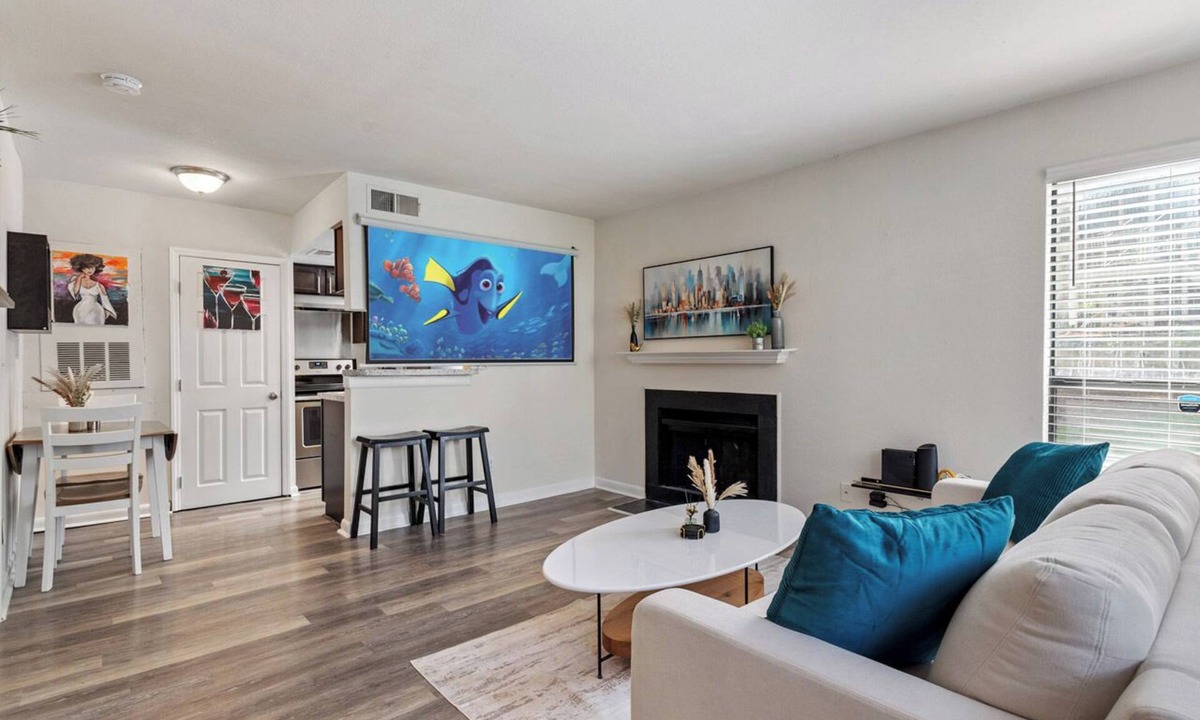 Chapel Hill Apartment | Cozy 1-bedroom apartment with WiFi, gym & TONS of amenities! Here in Chapel Hill