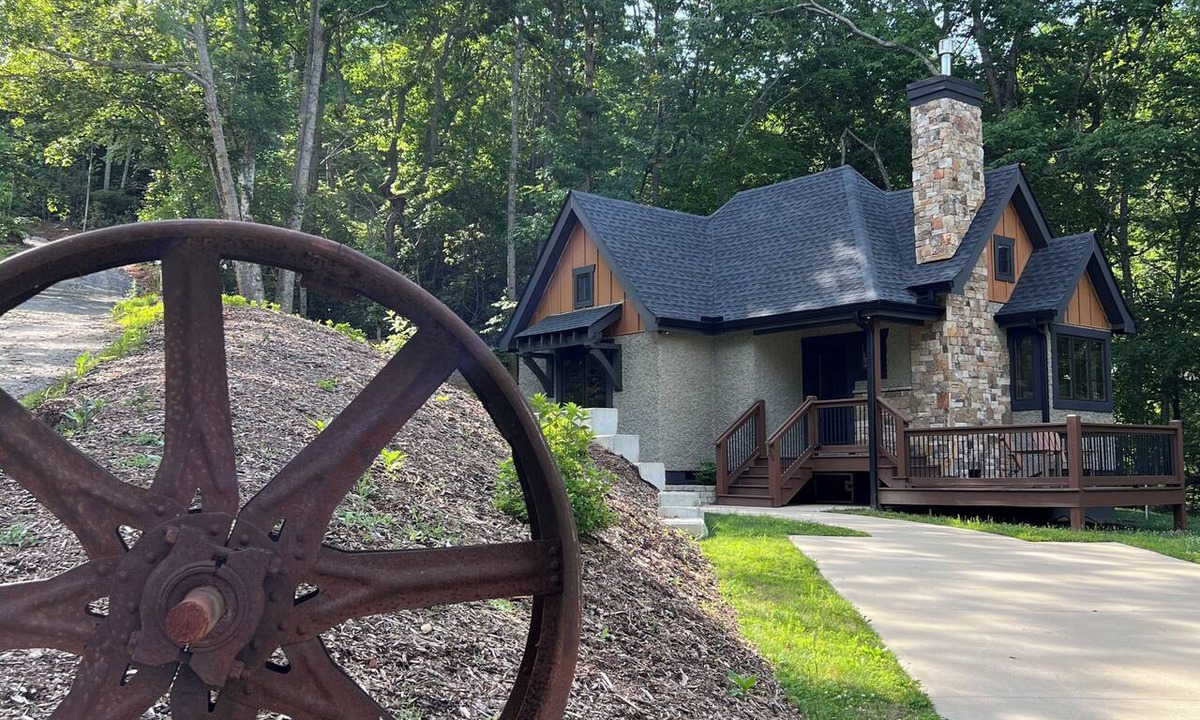 Fletcher Cabin | Cozy 1-bedroom cabin w/high quality finishes & amenities
