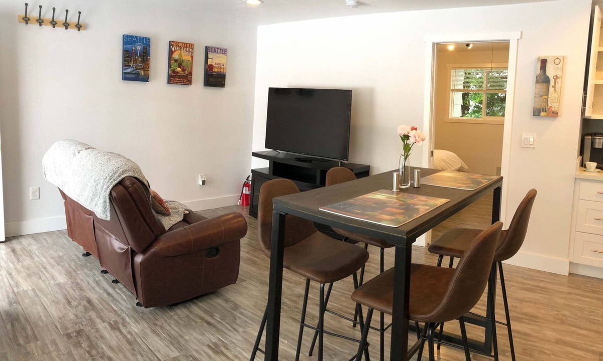 Bothell House | Cozy 1bd Duplex Unit - Downtown Bothell and UW Bothell