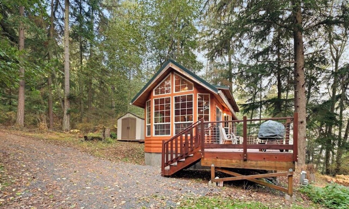 Olga Cabin | Cozy 1BR Waterfront Cabin with Mountain Views