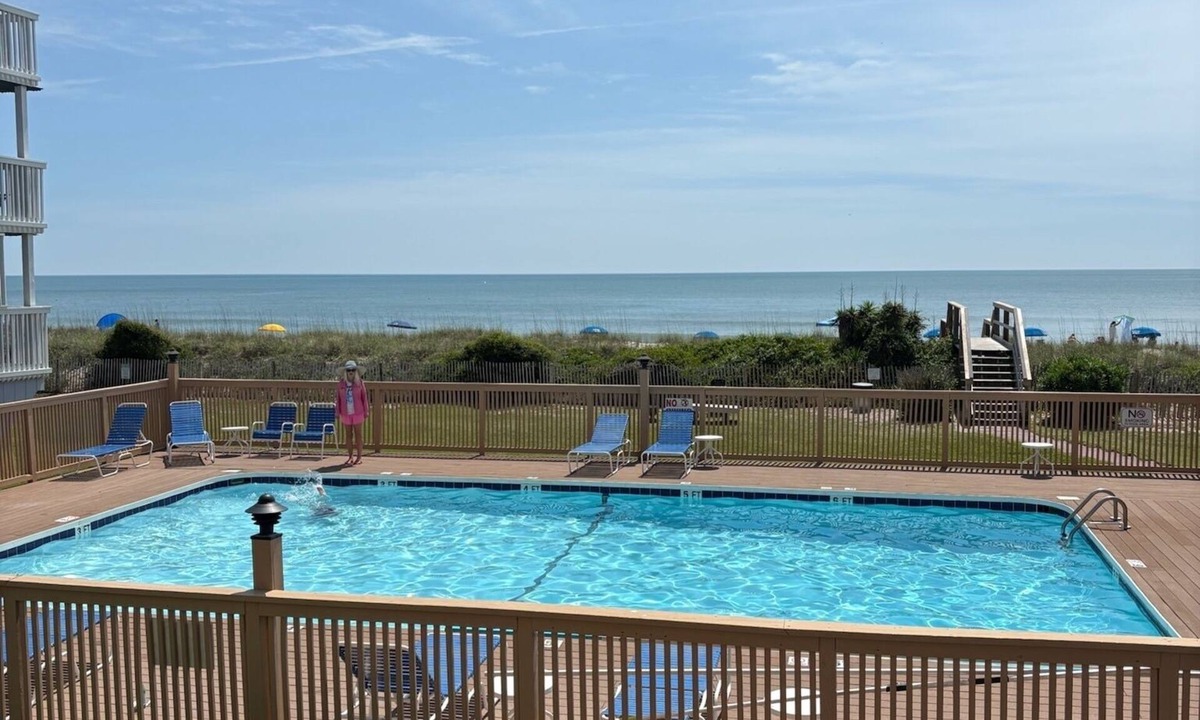 Wilmington Beach Condo | Cozy 1st floor 1 bedroom oceanfront condo in Carolina Beach