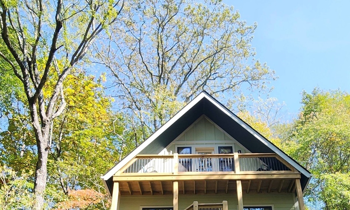 Boone Ski Chalet | Cozy 2-bedroom bohemian chalet in Banner Elk, convenient location in Mill Ridge