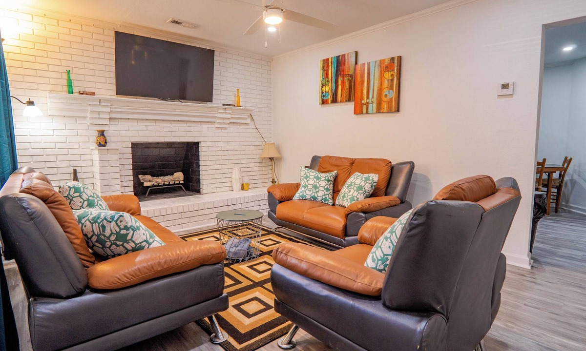 Paw Creek House | Cozy 3BR Charlotte Retreat Near Uptown