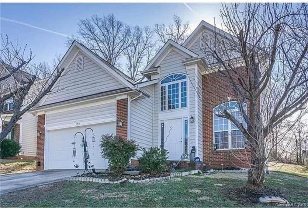 Prosperity Church Road House | Cozy 4B 2 5B University Home King Beds Jacuzzi