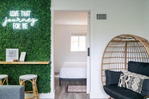 Melrose House | Cozy Bohemian Condo with Pool by Barcle