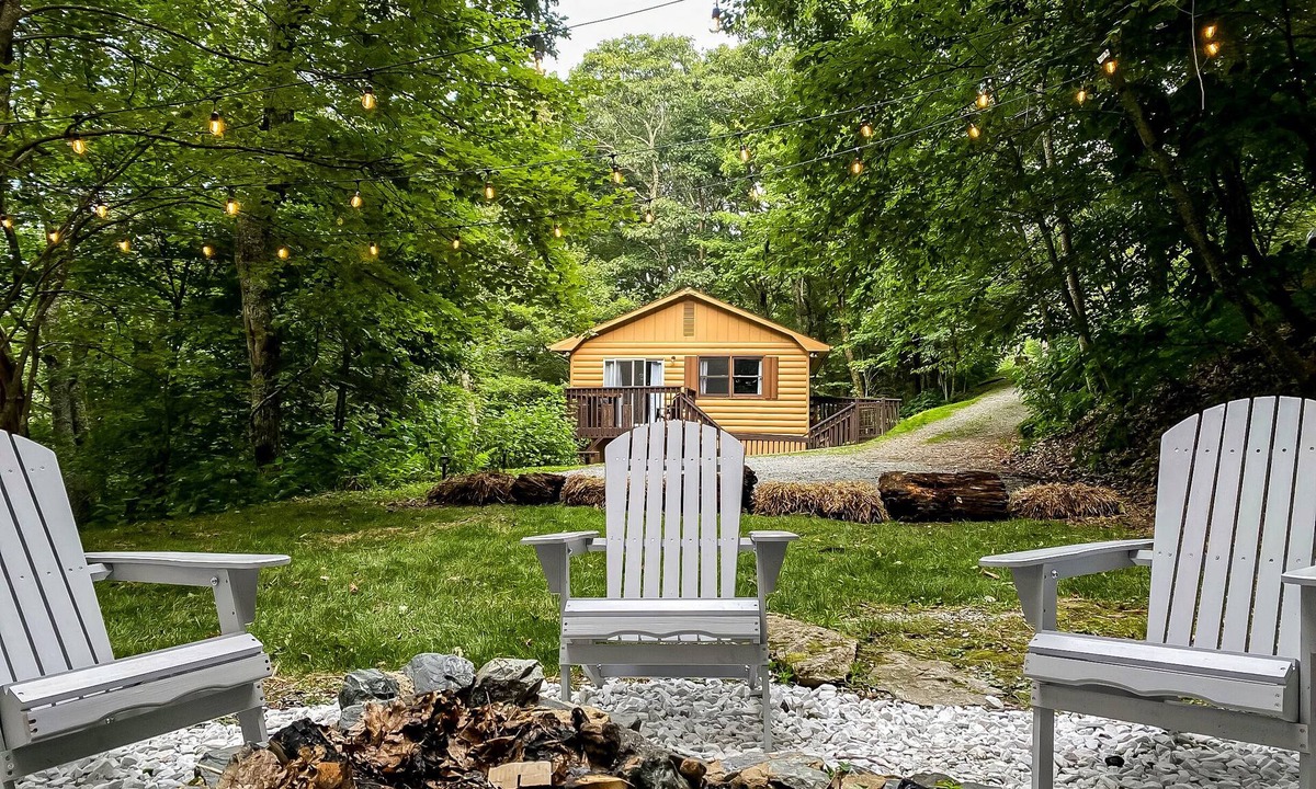 Boone Cabin | Cozy Boone Cabin, Fireplace, Views, 9 Min to Town