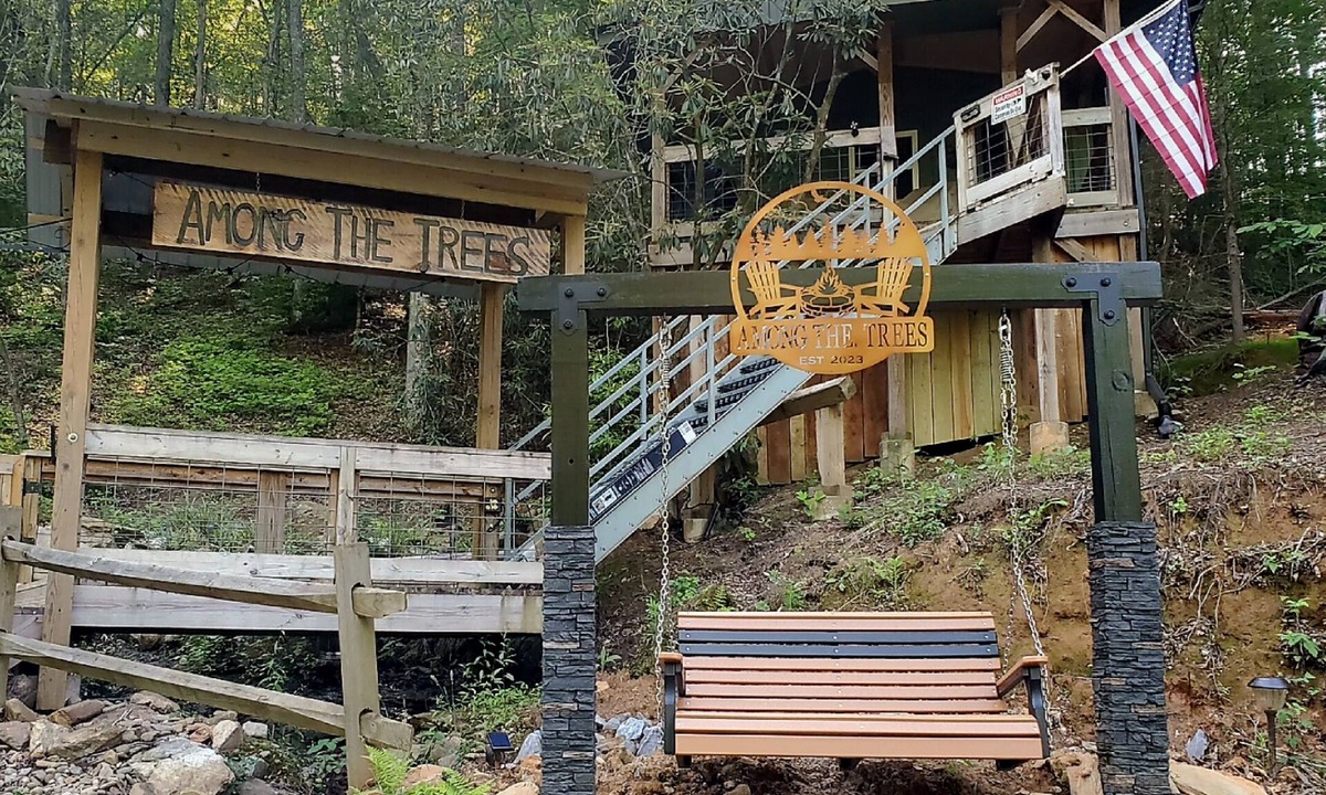 Indian Rock Springs Cabin | Cozy cabin close to white water rafting, ziplining, hiking & Harrah's casino.