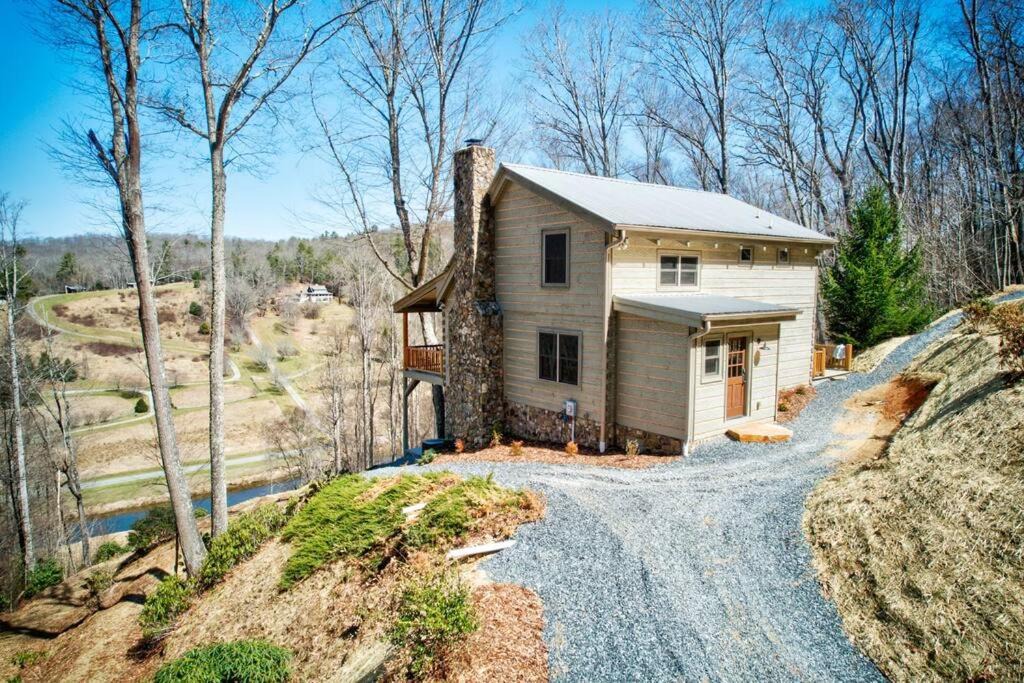 Boone House | Cozy Cabin + Mt View/River/Hot Tub/Pool Table