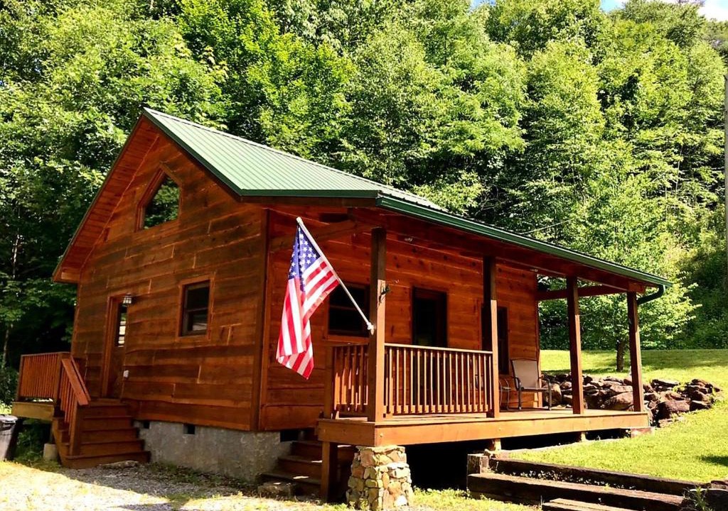 Sylva House | Cozy Cabin Surrounded By Streams