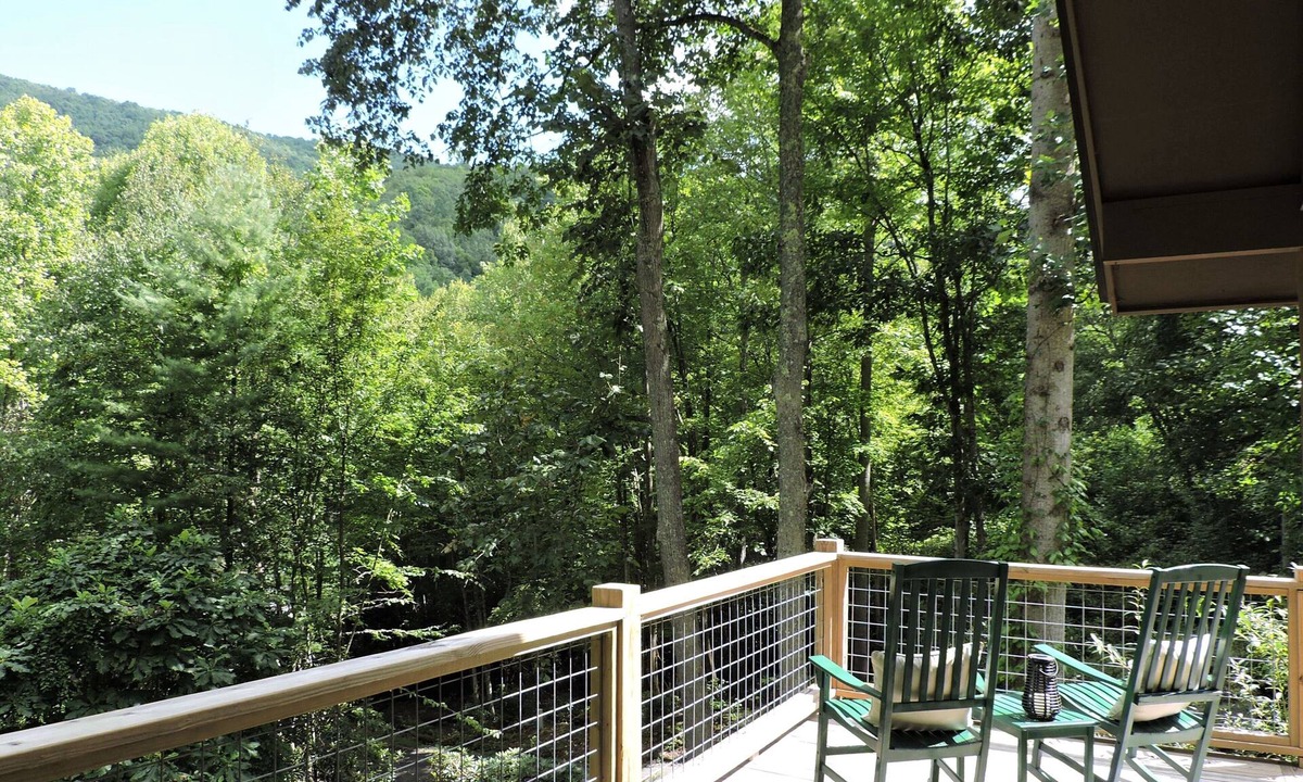 Robbinsville Cabin | Cozy cabin with Paved access, Carport & Fast Wi-Fi, available Oct 19-23