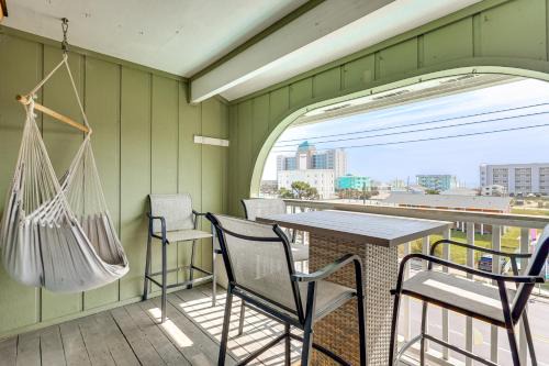 Carolina Beach House | Cozy Carolina Beach Condo w/Ocean Views!