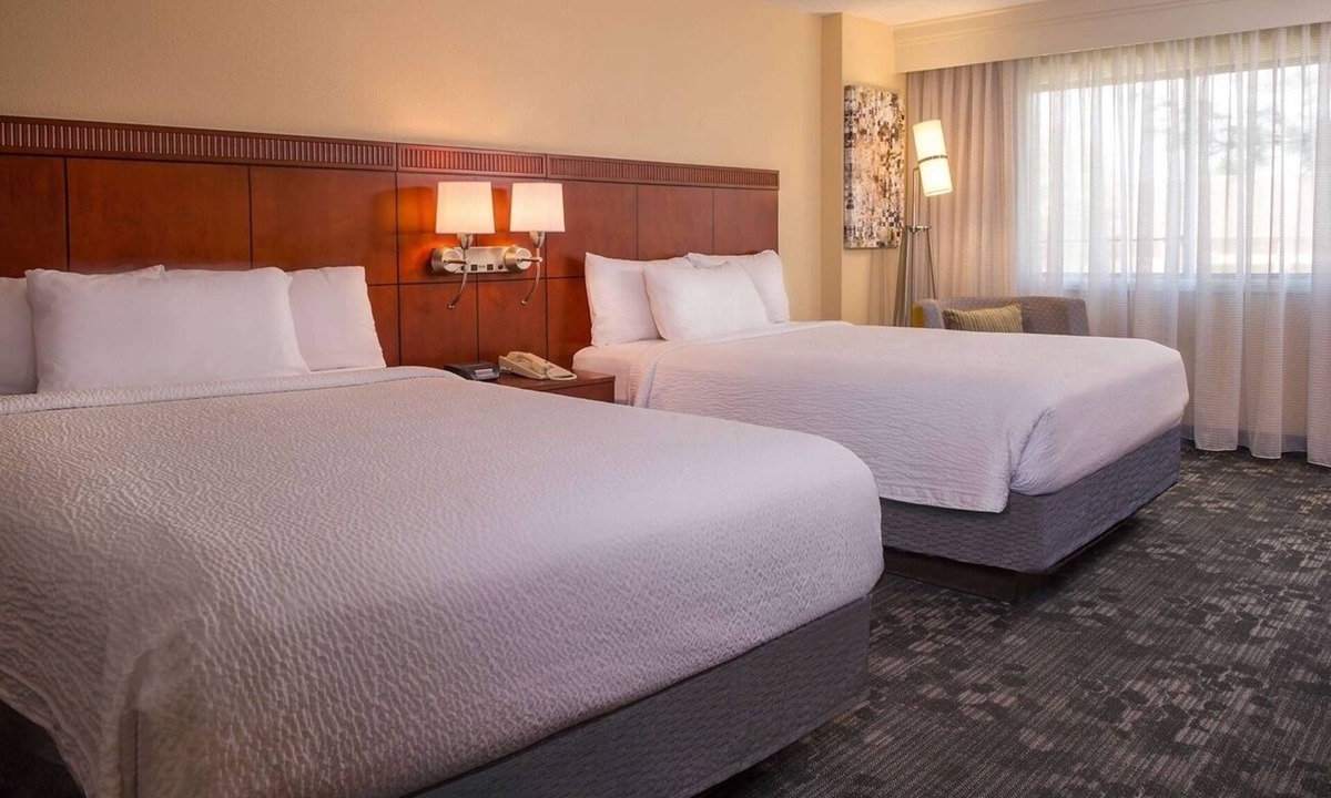 University Place Hotel | Cozy Comfort Near PNC Pavilion | 1BR Unit w/Balcony, Gym, Pool, Pets Welcome