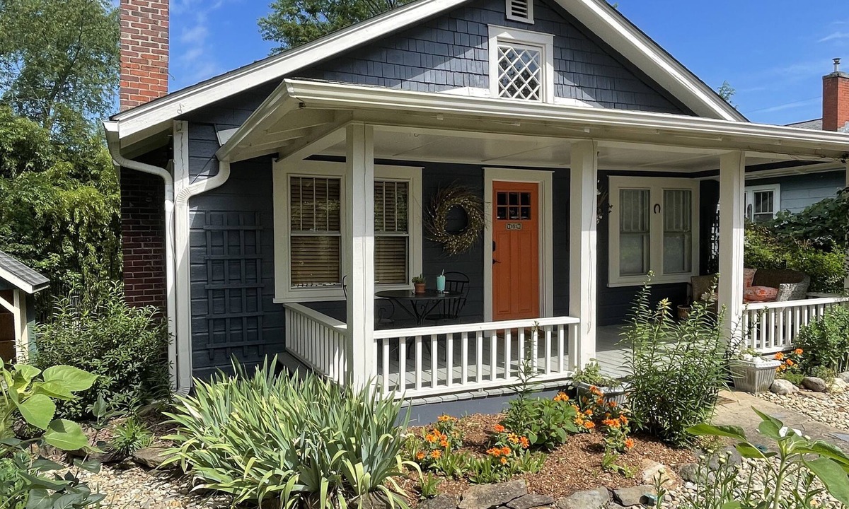 Weaverville Cottage | Cozy cottage nestled in small town of lovely Weaverville!