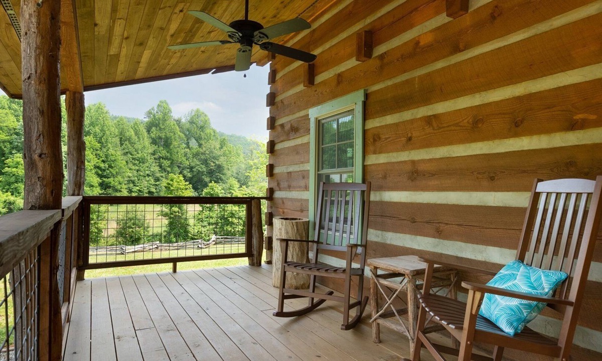 Hendersonville Cabin | Cozy Country Cabin, Near Waterfalls & Downtown