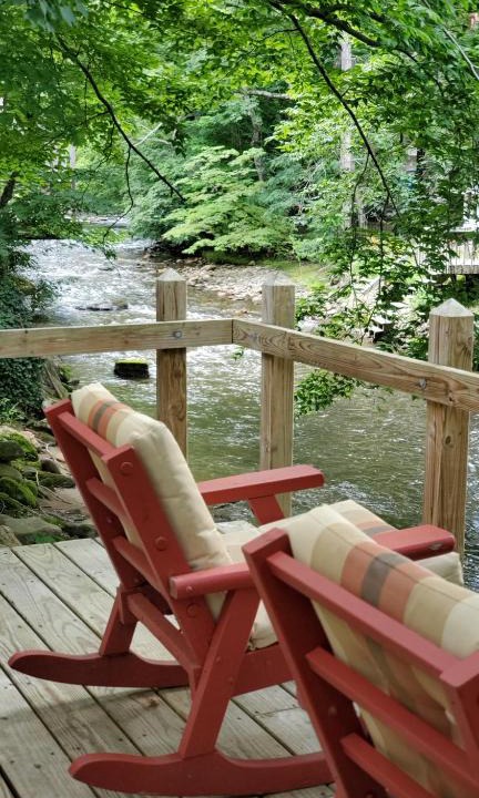 Maggie Valley Hotel | Cozy Creek Cottages