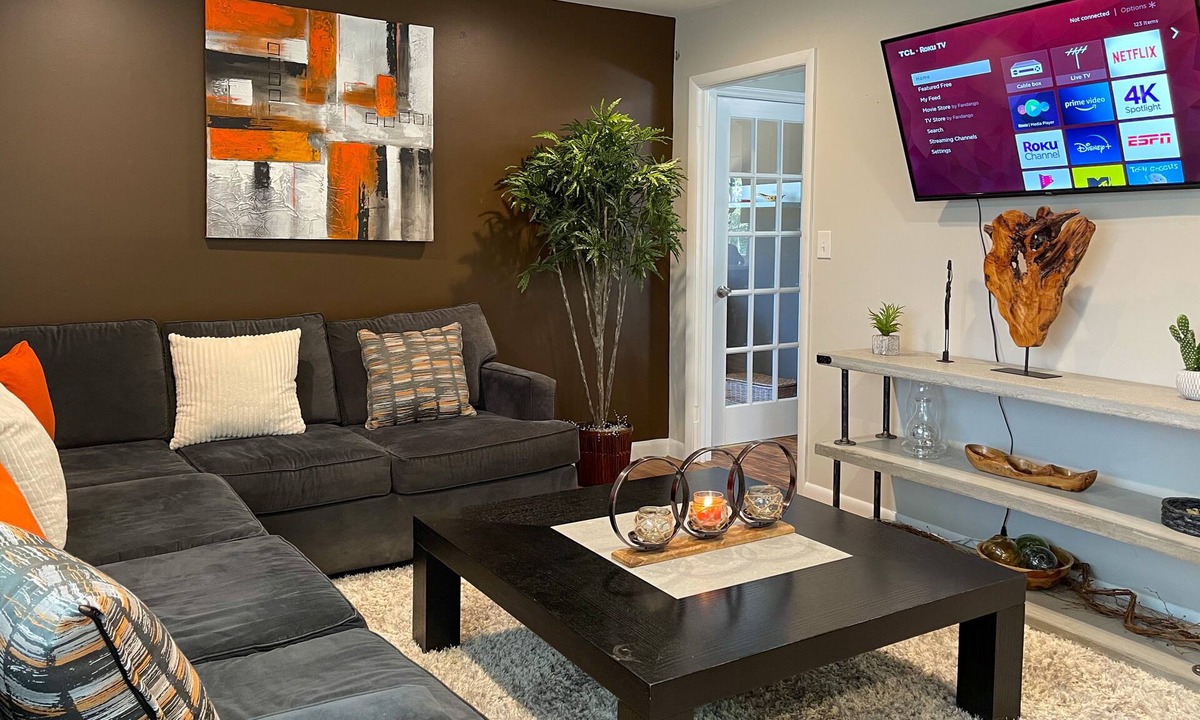 Apex House | COZY HOME CLOSE TO JORDAN LAKE AND DOWNTOWN APEX!