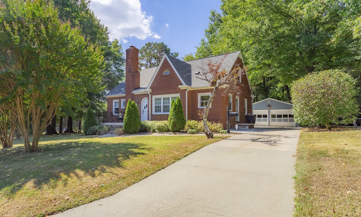 High Point House | Cozy House next to HPU/Close to Furniture Market and Downtown HP.