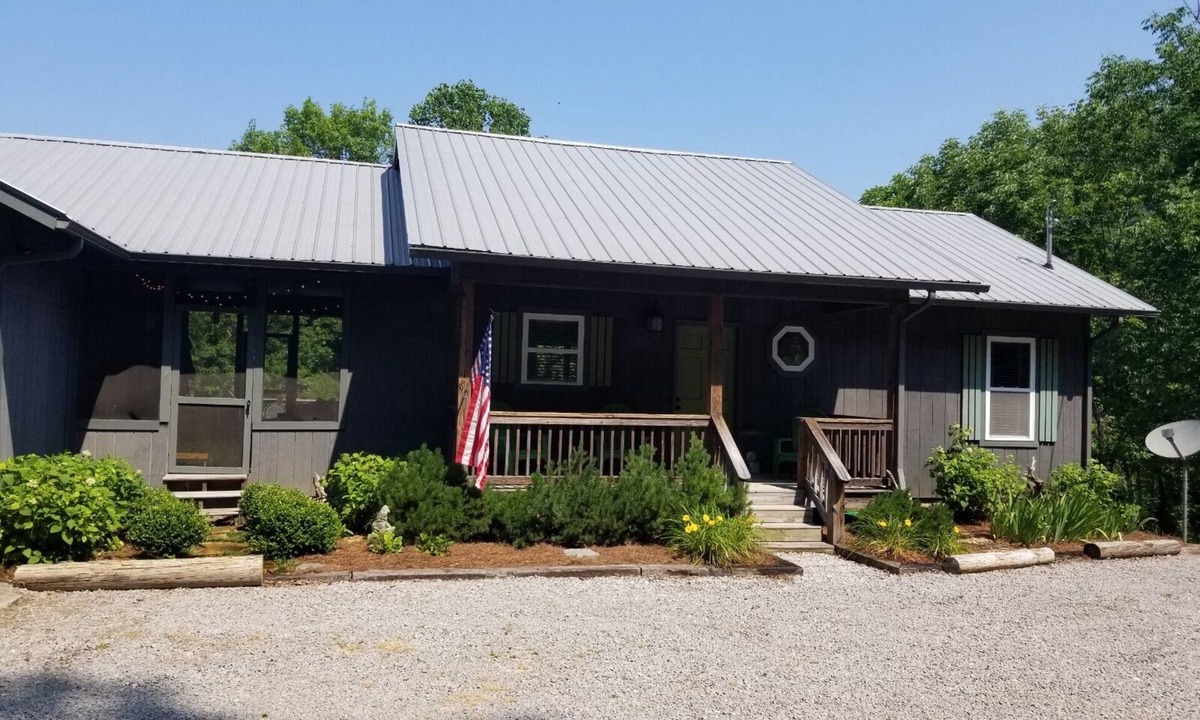 Smithville House | Cozy lake house with fire pit and lake access in backyard
