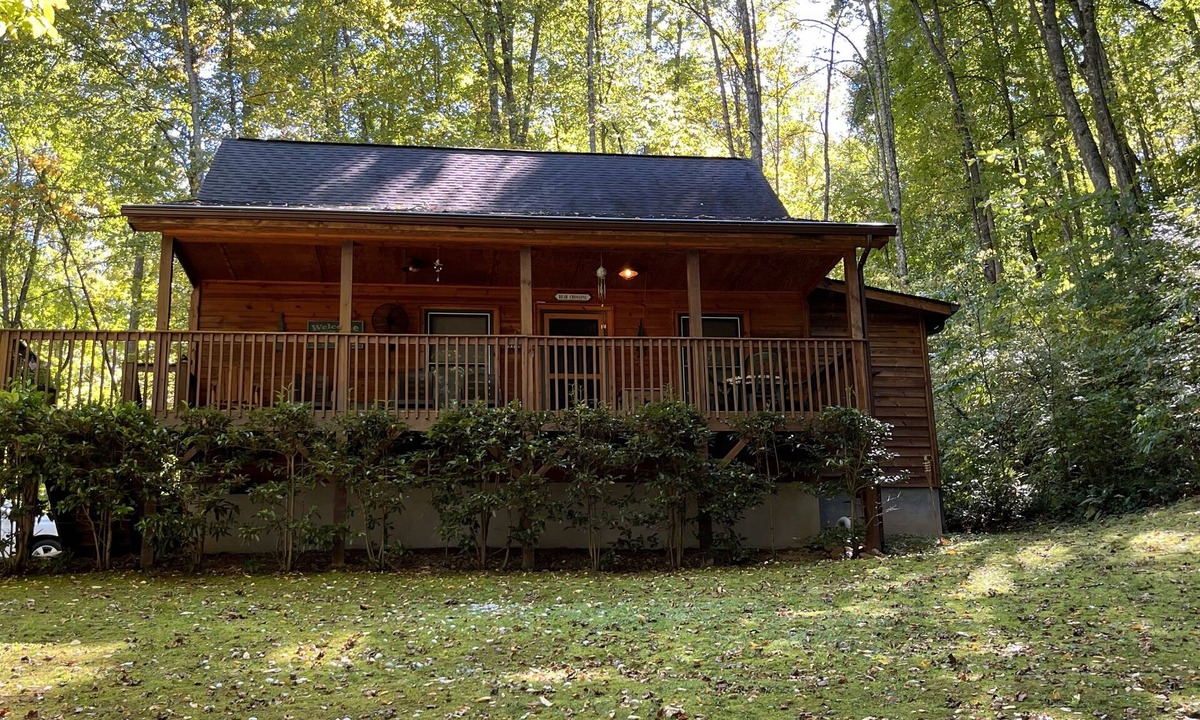 Sylva House | Cozy Lil’ Cabin.