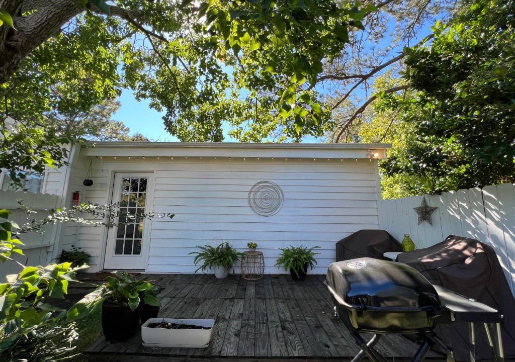 Myrtle Grove Apartment | Cozy loft with parking and private patio w/grill