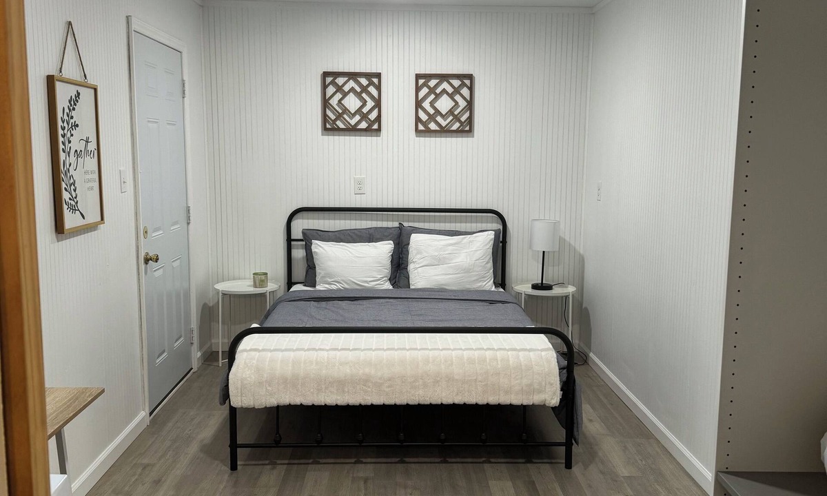 Monroe House | Cozy Minimalistic One Bedroom Home
