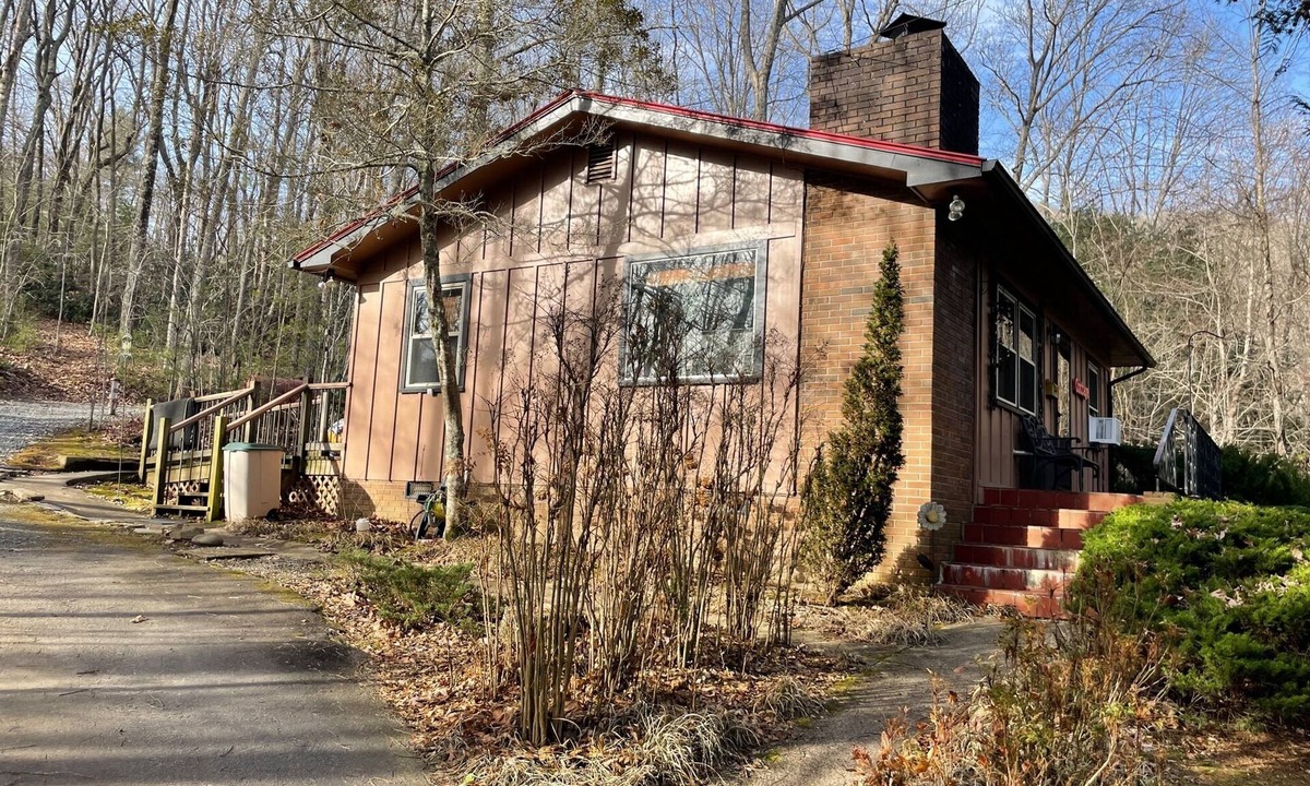 Leicester Cottage | Cozy Mountain Cottage Near Asheville