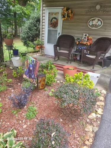 Hendersonville Apartment | Cozy Mountain Home Apartment