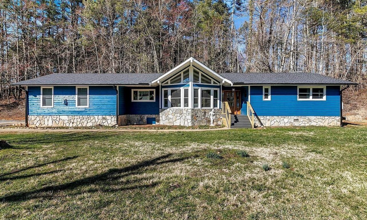 Vein Mountain House | Cozy Mountain Retreat with Fire Pit and Large Yard, Located Near Downtown Marion, NC