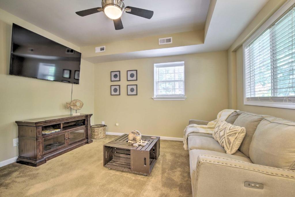 Pittsboro House | Cozy Pittsboro Escape - Hike, Dine, Explore!