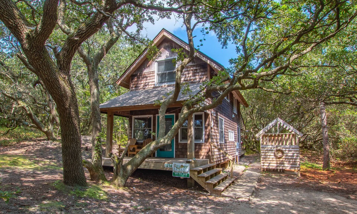 Ocean Hill House | Cozy, Quaint and Cute! Oceanside Corolla - 2 Bedrooms.
