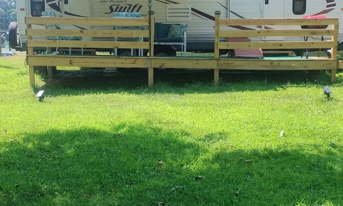 Lincolnton RV Rental | Cozy RV Cabin Sitting on a Privately owned Campground in wonderful Lincolnton NC