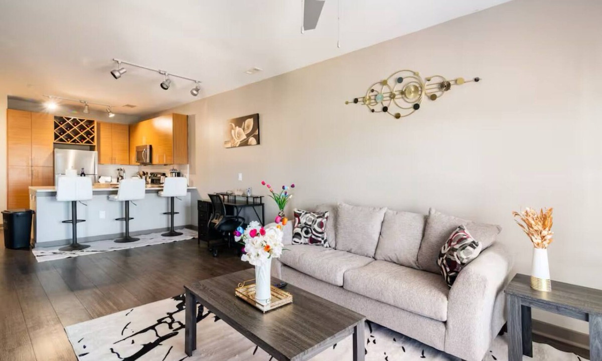 Fourth Ward Apartment | Cozy studio in pleasant Charlotte with Pool, fitness room, WiFi