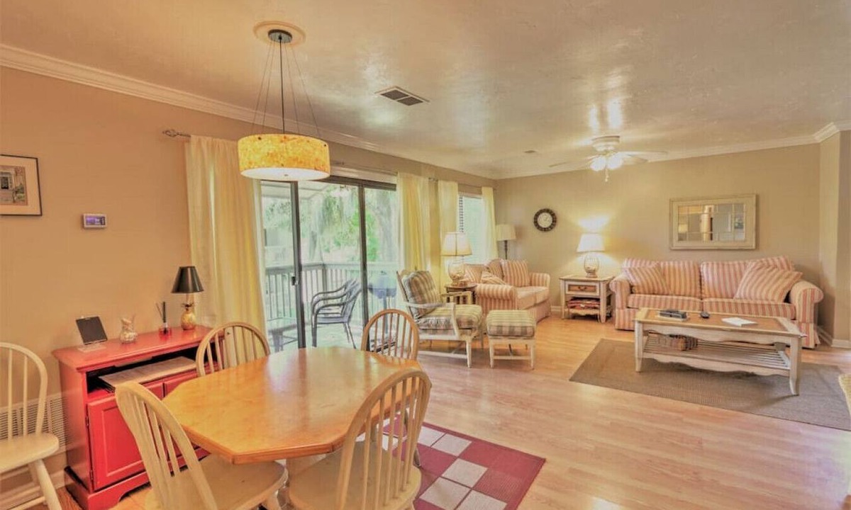 Hilton Head Island Condo | Cozy upgraded condo 10 minutes from the Beach !