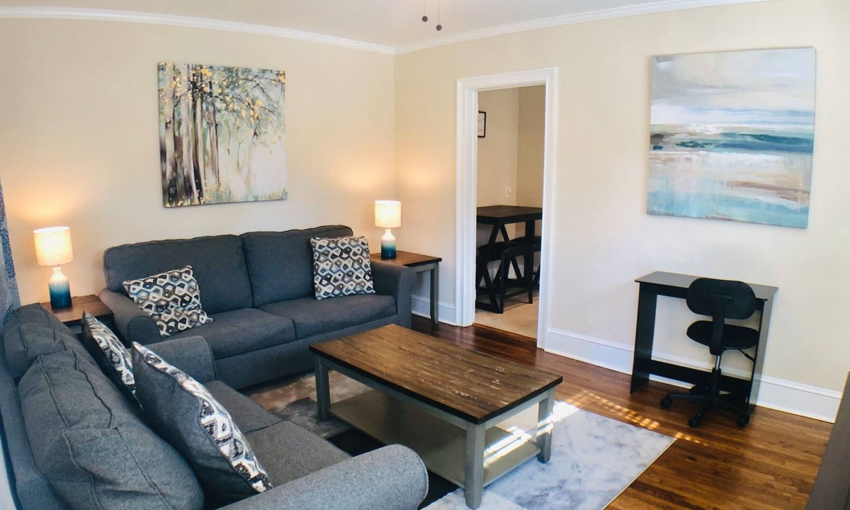 Cherry House | Cozy Uptown Retreat!