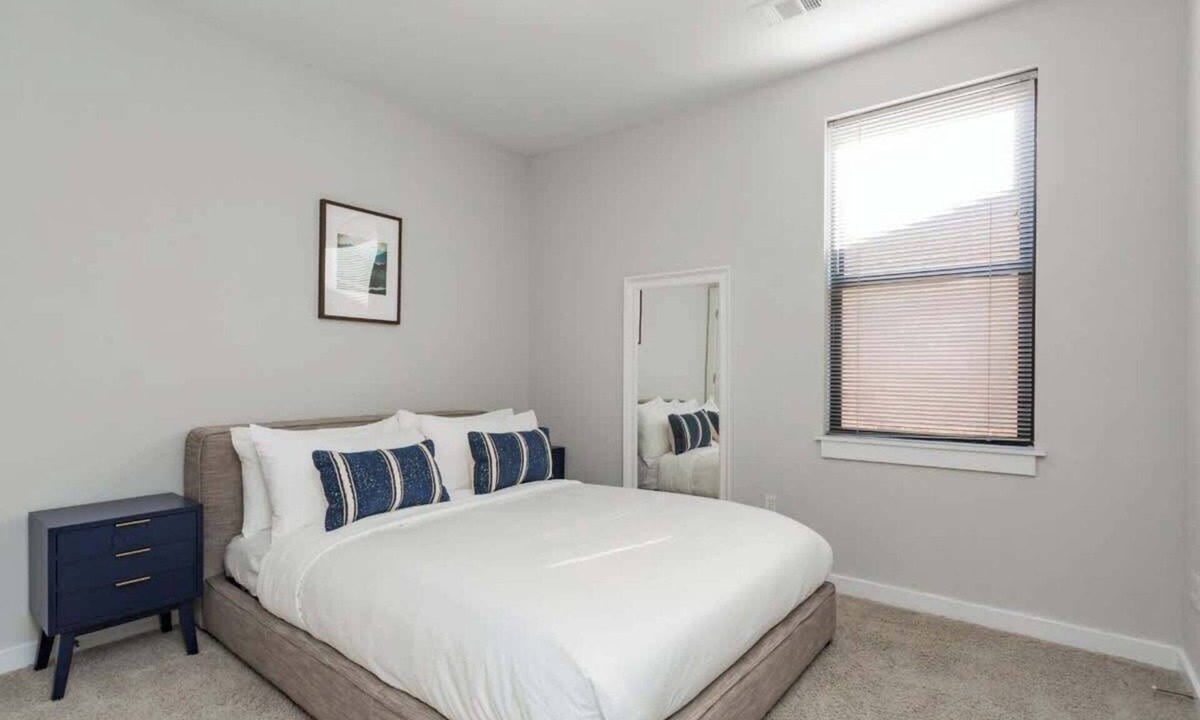 Hillsboro Village Apartment | CozySuites Music Row Spacious 1BR in Nashville! 11