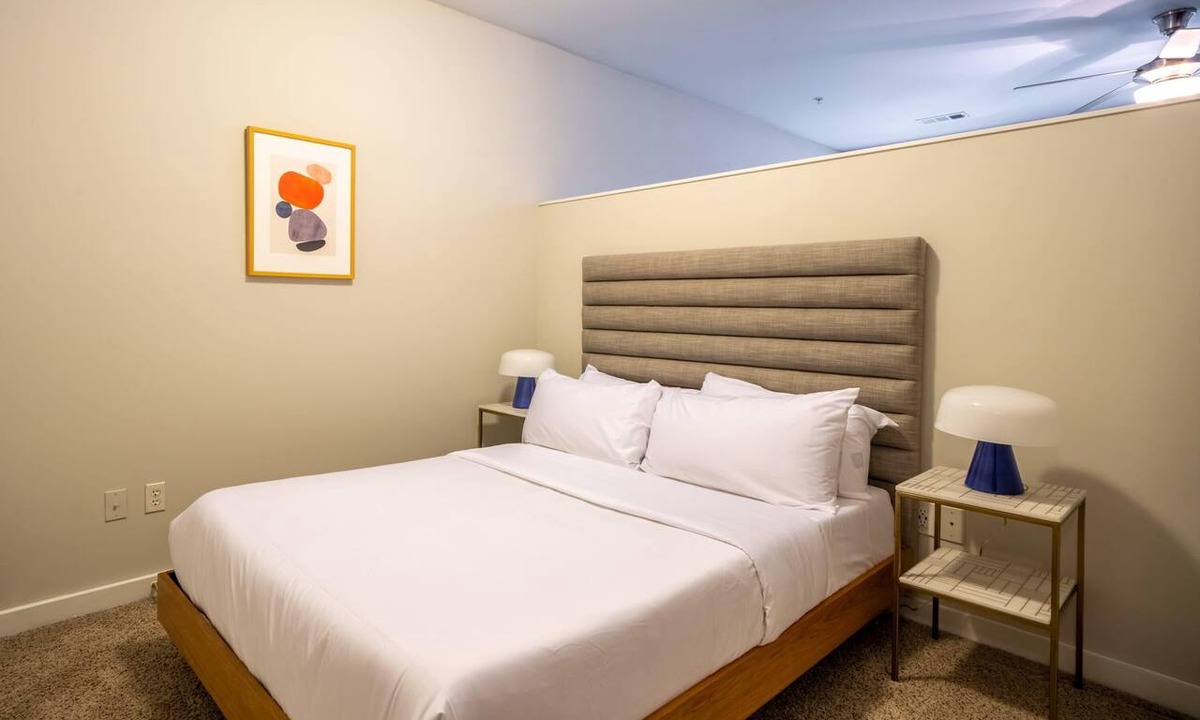 Music Row Apartment | CozySuites Music Row Astonishing SDO Nashville! 23