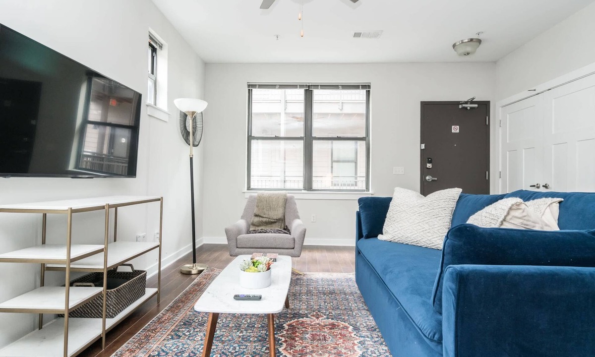 Hillsboro Village Apartment | CozySuites MusicRow Spacious 1BR in Nashville! 45