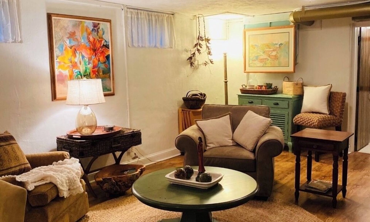Lynn House | Craftsman Style Brick Cottage 1937 downstairs apartment