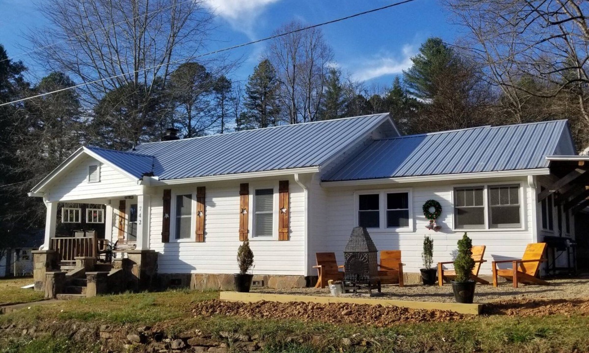 Franklin Cottage | Creekside Farmhouse Cottage in the Mountains