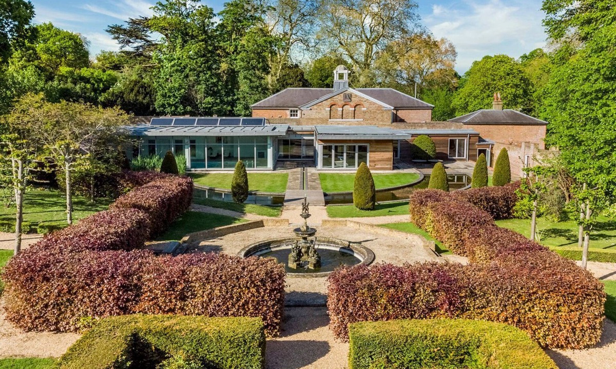 Cray Meadows Villa | Crescent Mansion - Seven Bedroom Villa, Sleeps 16