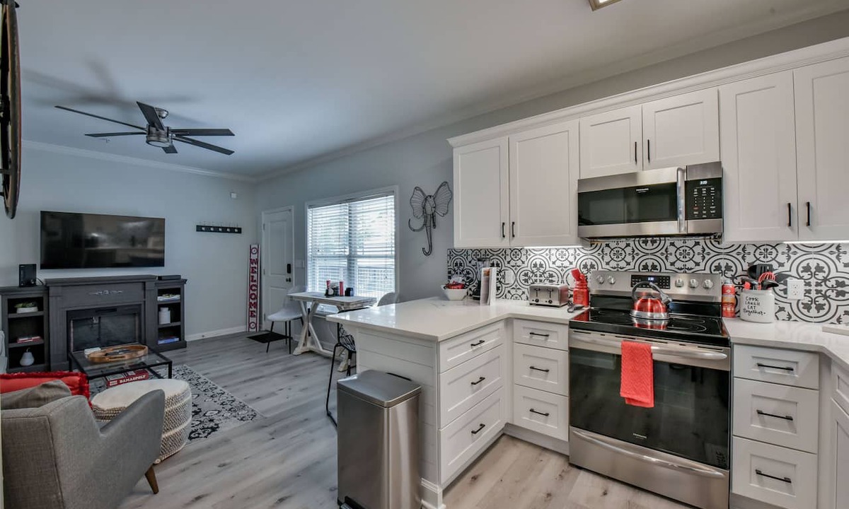 Tuscaloosa Condo | Crimson Court - Book Now for Football!
